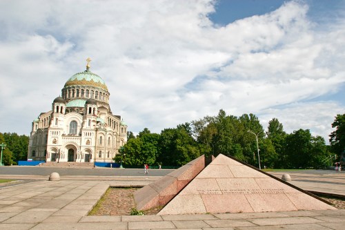 The Kronstadt Naval Cathedral stands behind a monument to Kronstadt's role in the uprisings of 1905-06 and 1917, and in the Russian Civil War.